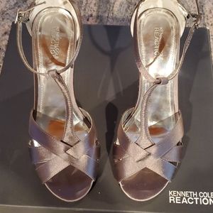 Kenneth Cole Reaction T Strap wedge Sandals